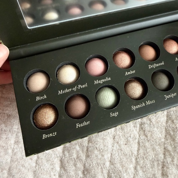 Laura Geller Earthy Essentials Baked Eyeshadow Palette - Picture 6 of 9
